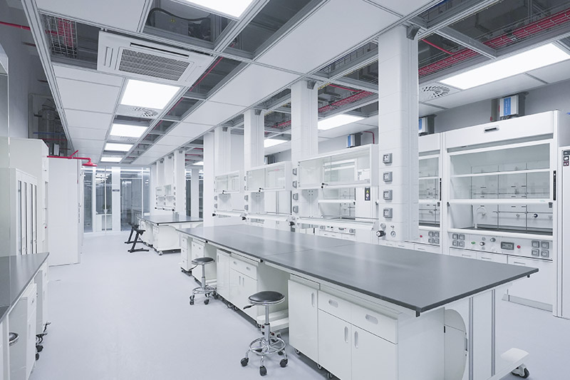 平凉实验室革新：安全与科技的现代融合